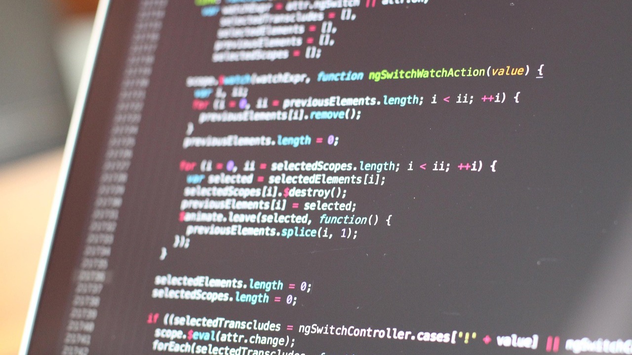 Código de JavaScript en la pantalla de una computadora vista de cerca